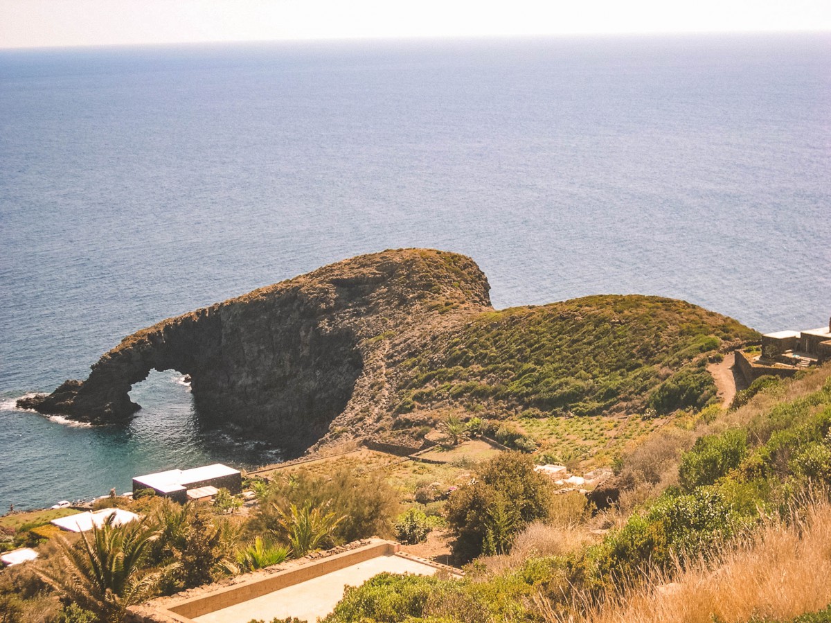 Cala Levante - Arco dell'elefante - Faraglione di Tracino