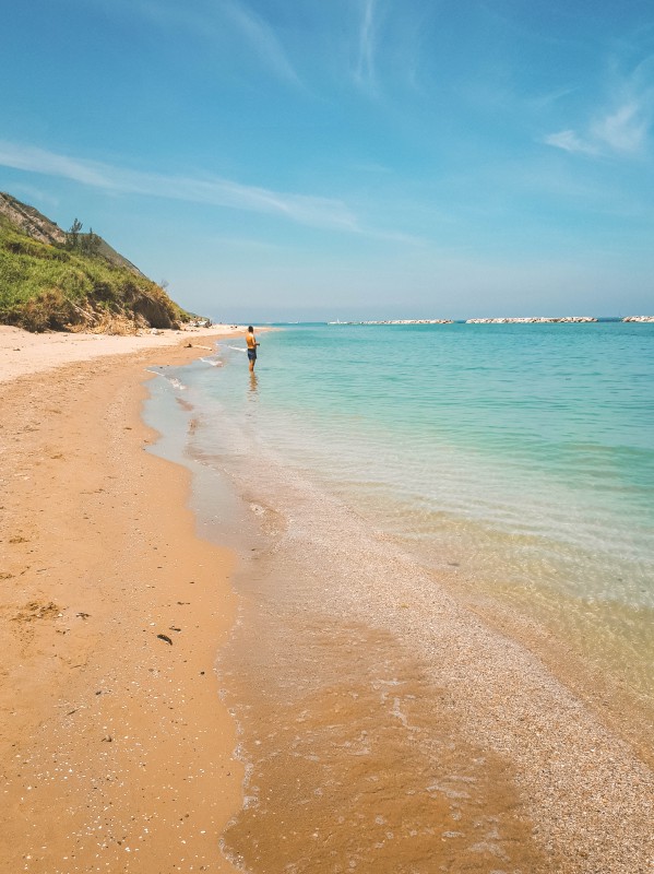 MARCHE | La spiaggia di Fiorenzuola di Focara e i tramonti di Gabicce Monte nel Parco del Monte San Bartolo