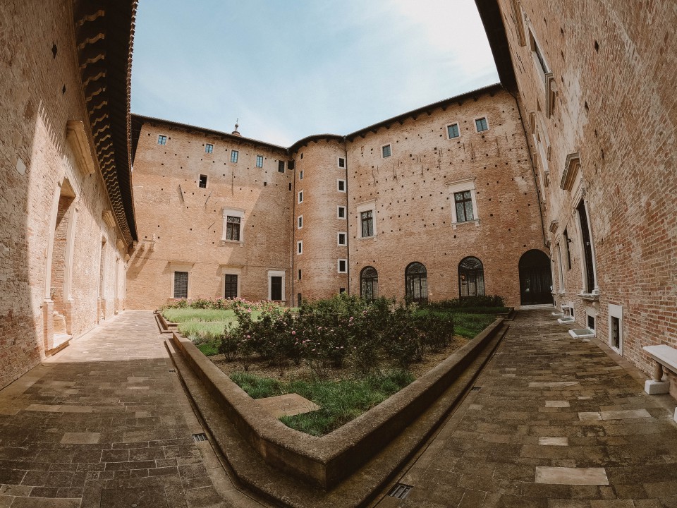 MARCHE | Urbino, Grotte di Frasassi e  Tempio del Valadier