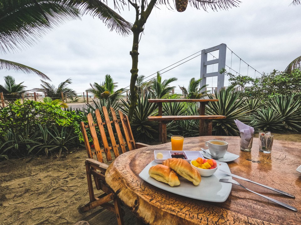 ECUADOR | Uno stupendo hotel sull'Oceano Pacifico - Raggiungiamo Canoa - Mare, spiaggia e piscina!