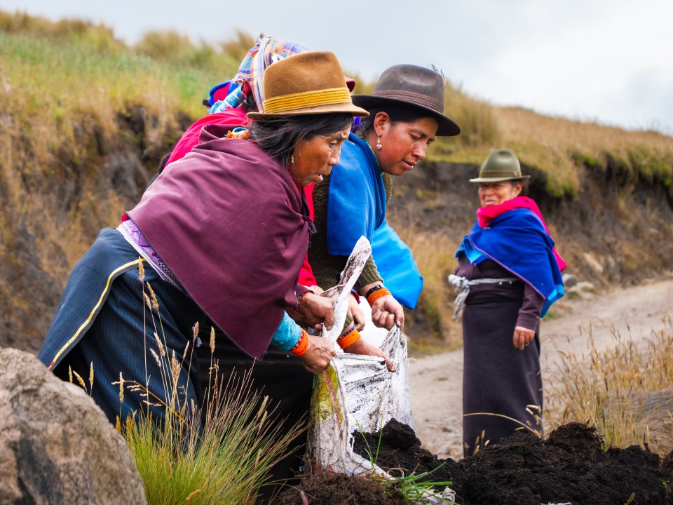 VITA DI MONTAGNA e LAVORO COMUNITARIO in un villaggio andino a 3700 m