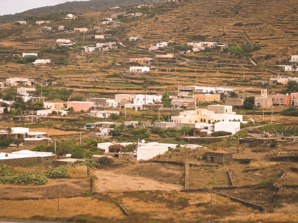 Giro completo dell'isola dalla Strada Perimetrale alla scoperta delle Cale