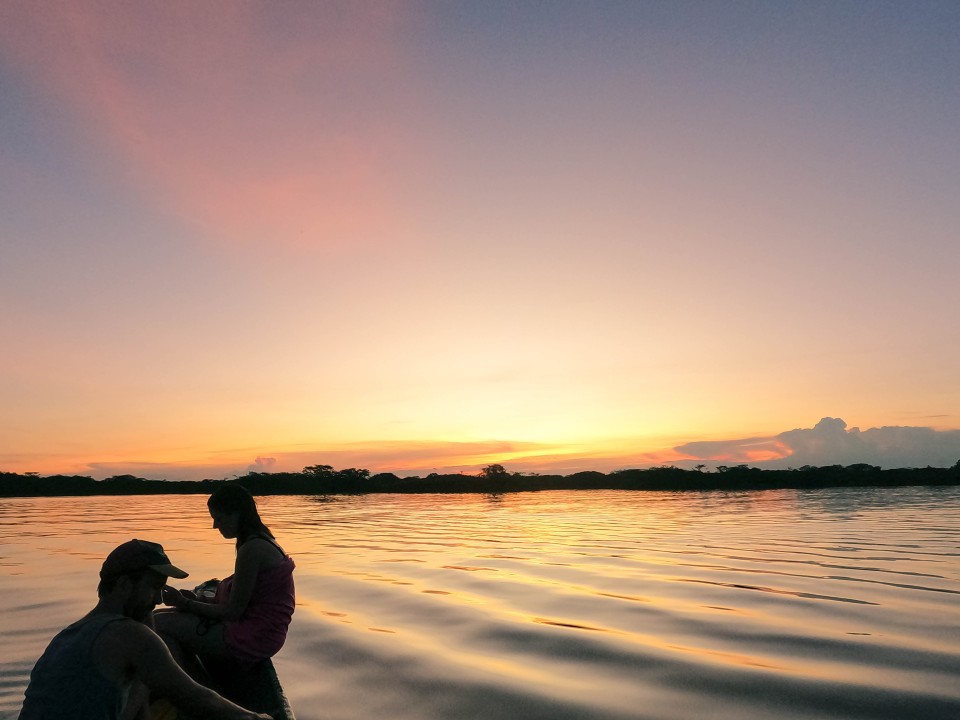 Canoa al tramonto nella Laguna Grande