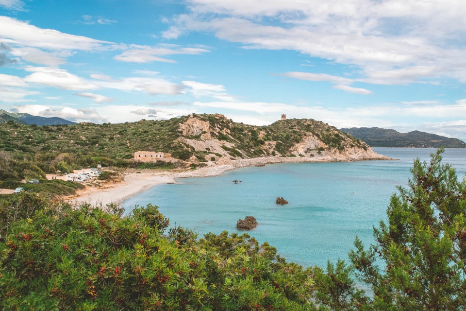 La spiaggia vista dal promontorio di Capo Carbonara