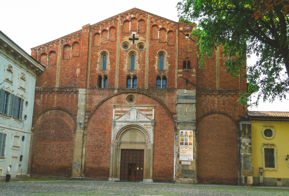  Basilica di San Pietro in Ciel d'oro