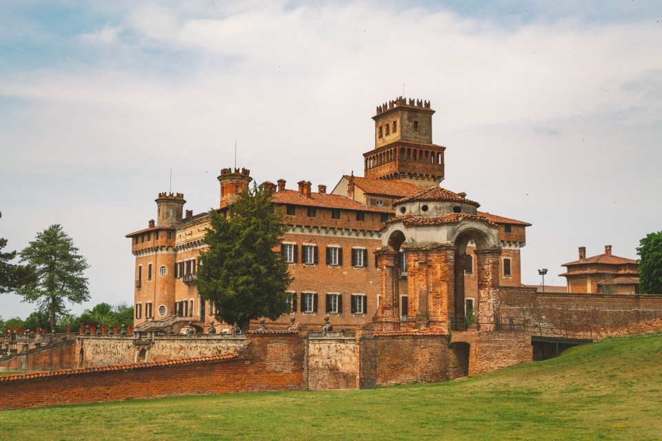  Castello di Chignolo Po, visto dal pianoro