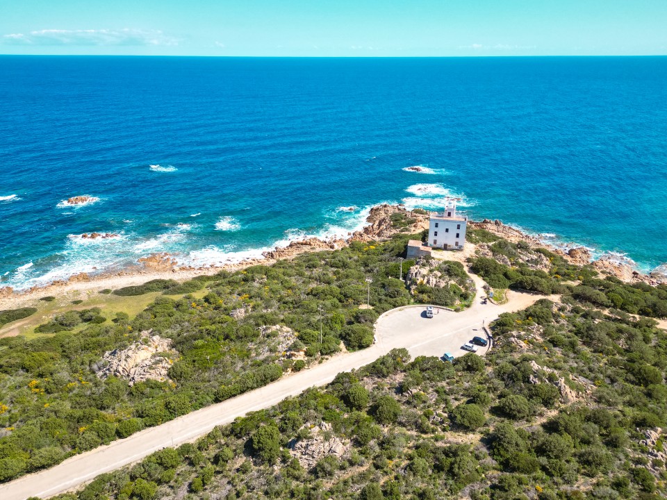Faro di Capo Comino