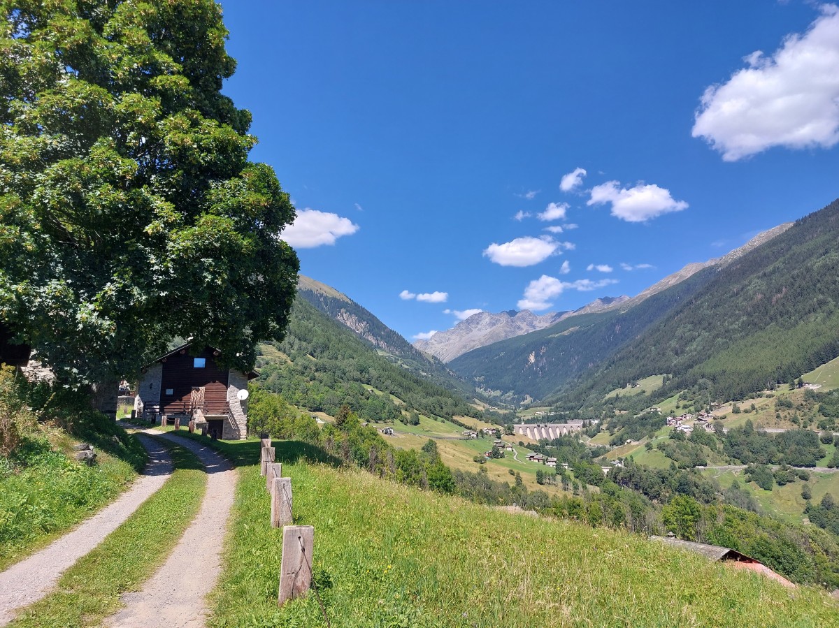 Località Supiani, vista su Fusino e sulla Val Grosina