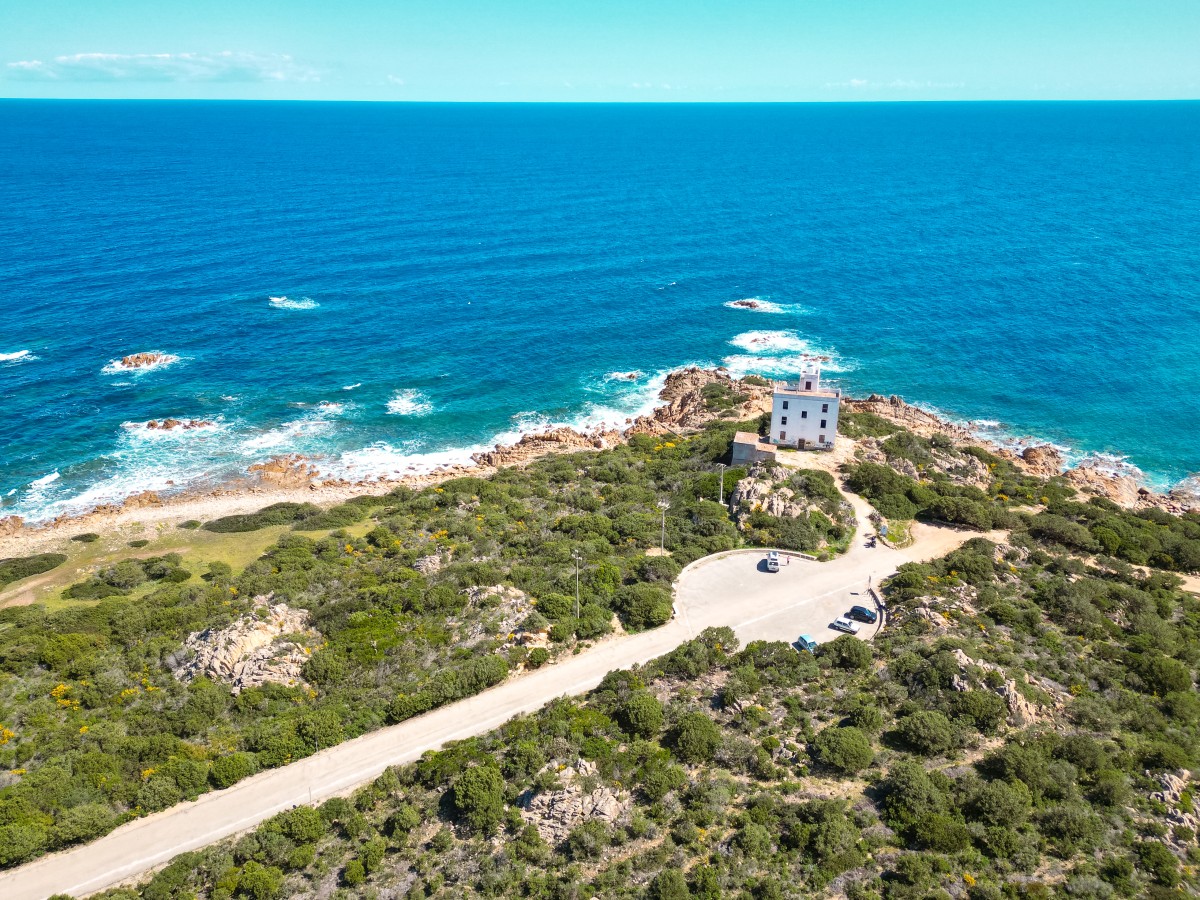 Faro di Capo Comino