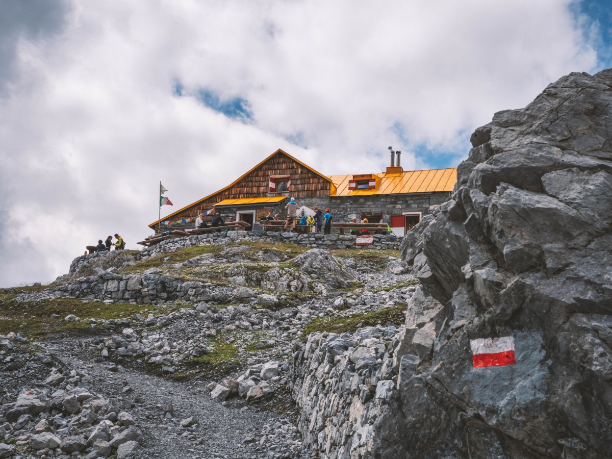 Quasi arrivati al Rifugio V Alpini